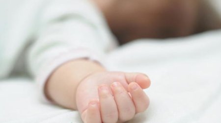 Nəfəs borusunda qida qalan körpə VƏFAT ETDİ