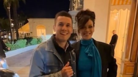 Rihannanın pərəstişkarı ilə çəkdiyi gülməli VİDEO sosial şəbəkələrdə viral oldu