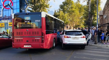 &ldquo;Baku Bus&rdquo; Gəncədə qəzaya düşdü &ndash; FOTO