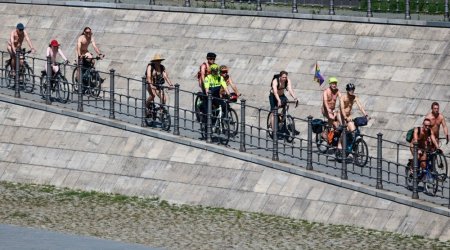 Berlində 700 nəfər &ldquo;Çılpaq velosiped yürüşü&rdquo;ndə iştirak edib - FOTO