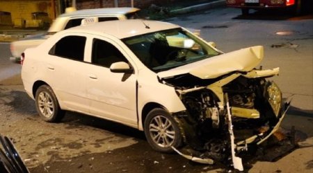 Gəncədə iki avtomobil toqquşdu, bir yaralı var - FOTO