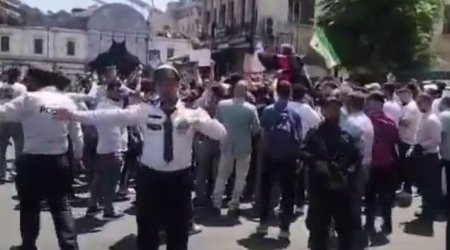 Bəşər Əsəd barəsində ölüm hökmü Suriyada bayrama çevrildi &ndash; VİDEO