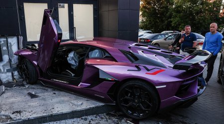Milyarderin oğlu bənövşəyi &ldquo;Lamborghini&rdquo; ilə qəza törətdi- Fotolar