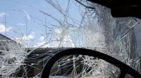 Yevlaxda "Mercedes" və "Naz Lifan" toqquşdu: 2 ölü, 2 yaralı var