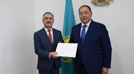 Səfirimiz Qazaxıstanda: Etimadnaməsinin surətini təqdim etdi &ndash; FOTO