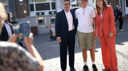 Britaniya baş naziri Uinston Çörçill kimi asqılı şalvar geyinir