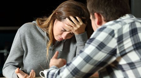 Masazırda kişi yemək bişirməyən arvadını vəhşicəsinə DÖYDÜ