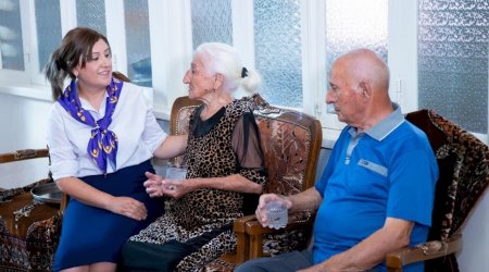 Ailə baxa bilmir, müəssisəyə də yerləşdirilmir - Yaşlı insanlar kimə etibar edilməlidir?