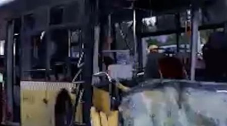 İstanbulda sərnişin avtobusu divara çırpıldı - ölən və yaralılar var - VİDEO