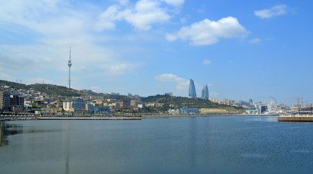 Bakı buxtasında suyun səthi neft ləkələrindən təmizlənəcək