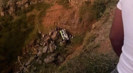 Avtobus dərəyə yuvarlandı - 22 ölü var