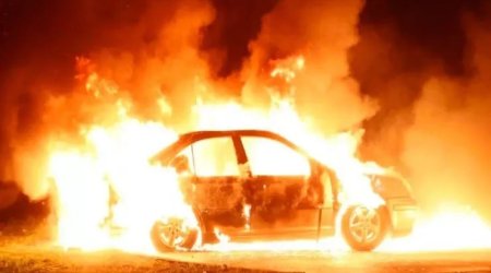 Şəmkirdə "Mercedes" qəfil alışıb yandı - VİDEO