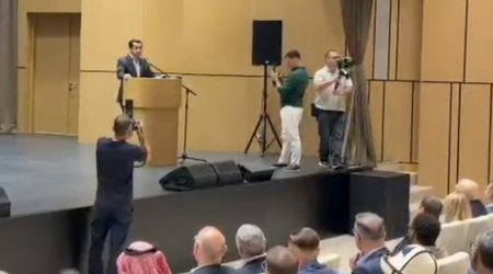 Prezidentin köməkçisi Xankəndidə diplomatları belə salamladı &ndash; VİDEO