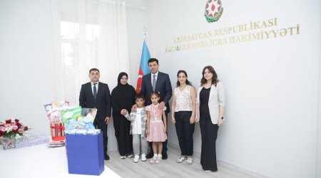 Elnur Rzayev birinci sinfə gedəcək şəhid övladları ilə görüşüb &ndash; FOTO