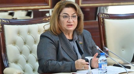 &ldquo;Baxırsan yaxşı müəllimdir, amma qıza deyir &ldquo;niyə oxuyursan, ərə get&rdquo;