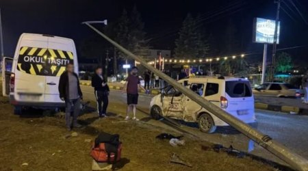 Mikroavtobusla toydan qayıdan 21 nəfər qəzaya düşdü