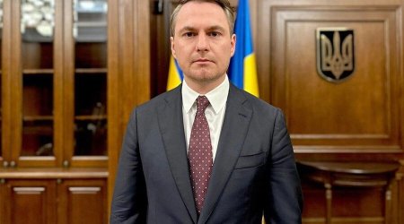 Zelenski ölkəni tərk edən Kravçenko barədə FƏRMAN imzaladı