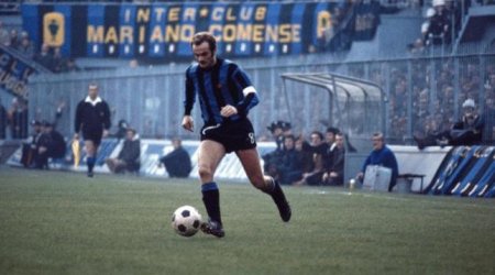Əfsanəvi futbolçu vəfat etdi