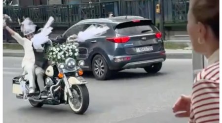 Bakıda bəy və gəlin toya motosikletlə getdi &ndash; VİDEO