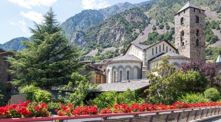 İşçi çatışmır, maaşlar yüksəkdir: Bu ölkə əcnəbiləri axtarır