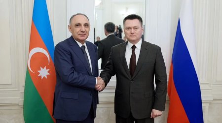 Kamran Əliyev Rusiya Ali Məhkəməsinin sədrinə medal TƏQDİM ETDİ - FOTO