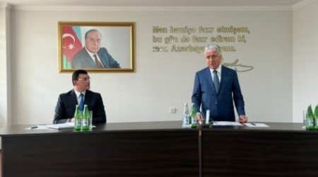 Qaradağ Rayon İcra Hakimiyyətinin başçısı kollektivə təqdim olundu - FOTO