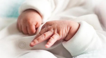Gürcüstanda 13 yaşlı azərbaycanlı qız əkiz dünyaya gətirdi