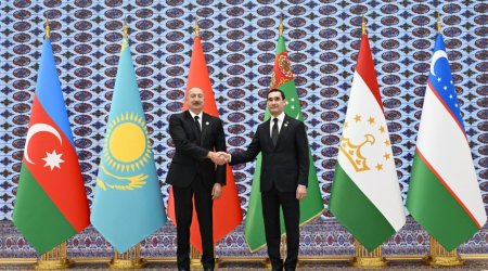 İlham Əliyevi &ldquo;Avaza&rdquo; Kompleksində Sərdar Berdiməhəmmədov QARŞILADI - FOTO/VİDEO