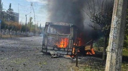 Rusiya ordusu Kramatorskda sərnişin avtobusuna zərbə endirdi: 30 ölü, 18 yaralı var &ndash; FOTO/VİDEO
