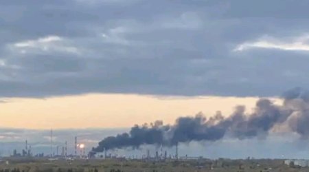 Ukrayna Rusiyanın neft emalı zavoduna HÜCUM ETDİ - VİDEO