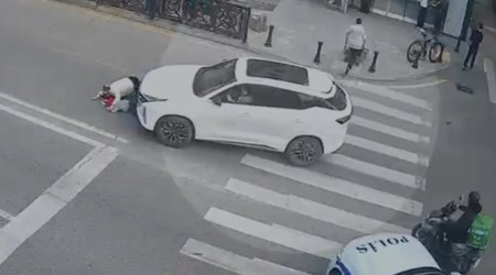 Bakıda maşın ana və uşağın üstündən keçdi - VİDEO