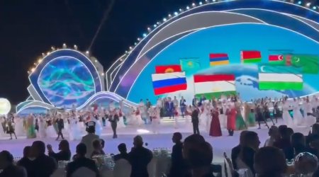 Dövlət başçıları Türkmənistanda konsert proqramında - VİDEO