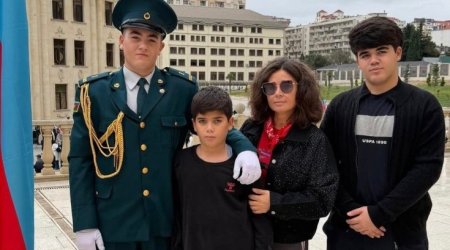 Elnarə Xəlilova oğulları ilə - VİDEO