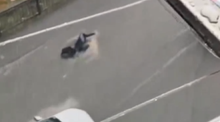 İstanbulda güclü leysan: Sel suları qadını apardı &ndash; ANBAAN VİDEO