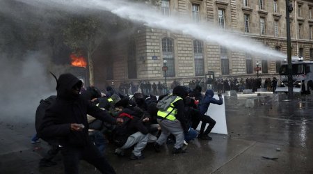 Fransada meriyanın binasında iğtişaş törədildi -166 nəfər saxlanıldı - FOTO/VİDEO