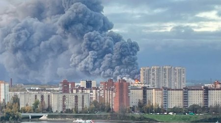 Ukrayna Leninqrad vilayətinə zərbə endirdi: "Ozon"un logistika mərkəzi yandı - VİDEO