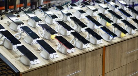 Azərbaycan iki ölkədən smartfon tədarükünü bərpa etdi