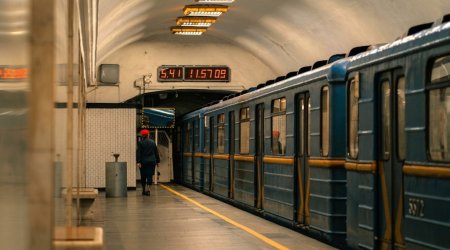Kiyevdə nəqliyyat iflic oldu: Metro dayandırıldı - VİDEO