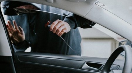 Xırdalanda küçədən oğurladığı avtomobili evə apardı, nömrəsini dəyişdi
