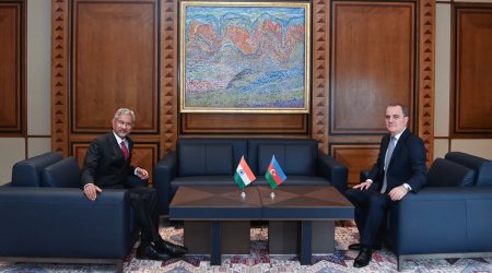 Azərbaycan və Hindistan XİN rəhbərlərinin təkbətək görüşü keçirilir &ndash; YENİLƏNİB/FOTO
