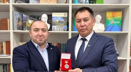 Aqil Ələsgər Bişkekdə medalla təltif olundu &ndash; Qırğızıstan Jurnalistlər Birliyinin fəxri üzvü seçildi - FOTO