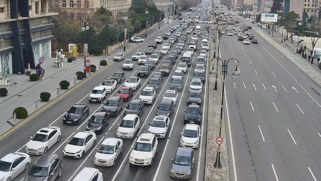 Bakının bir sıra yollarında TIXAC yaranıb - SİYAHI