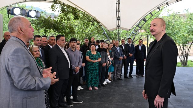 Prezident Badara kəndində sakinlərlə görüşdü – FOTO