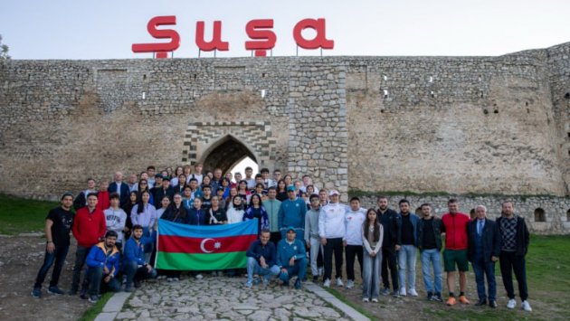 Xankəndidə yarışlara qatılan gənc idmançılar Şuşanı gəzdilər - FOTO