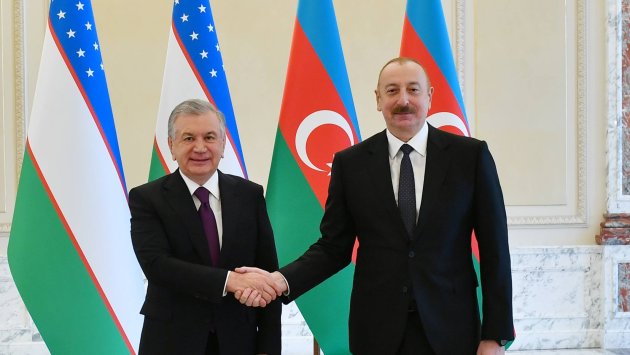 Şavkat Mirziyoyev İlham Əliyevi Zəfər Günü münasibətilə təbrik etdi