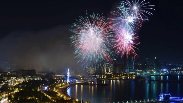 Bulvarda Zəfər Günü münasibətilə möhtəşəm atəşfəşanlıq - VİDEO