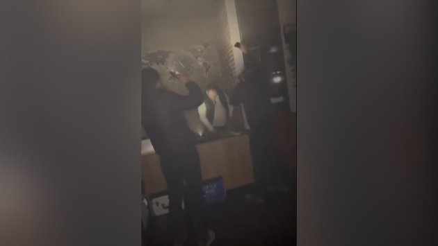 Yanan binanın təxliyə qapısı bağlı olub? - FHN-dən açıqlama - VİDEO