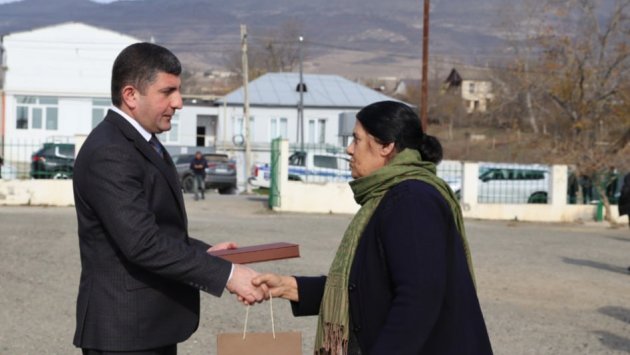 Təzəbinə kəndində ailələrə evlərinin açarları təqdim olundu – FOTO