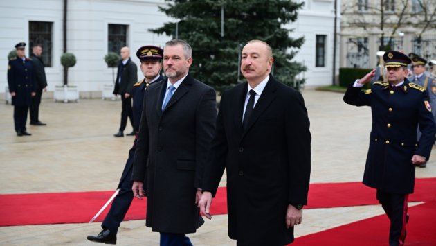 İlham Əliyev Bratislavada belə qarşılandı - VİDEO