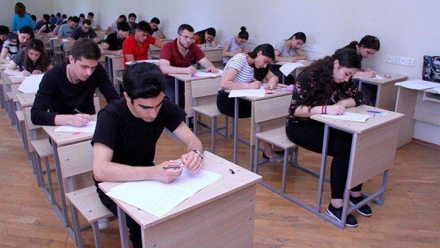 İlk dəfə elektron qaydada eksternat imtahanları KEÇİRİLDİ
